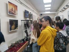 Выставку «Женщины в археологии» посетили ученики 6-х и 7-х классов Лицея №42!
